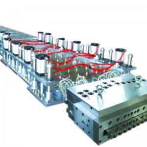 Moule d\'extrusion en plastique avec panneau large